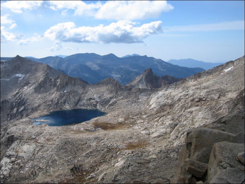 2006-10-08 Sawtooth (28) Amphitheatre Lake and Mineral Peak